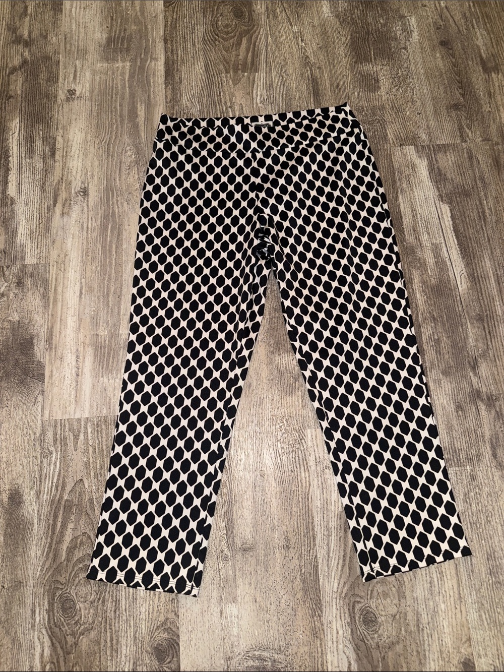 Mud Pie Black and White Geometric Cropped Pants